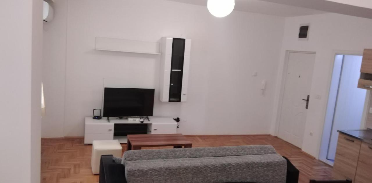 Lovely Condo Next To Salt Room, Bus Station Skopje Exterior photo